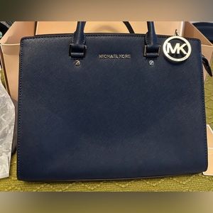 Michael Kors Large Sutton. Navy Blue